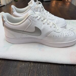Nike Men's White and Gray Sneakers